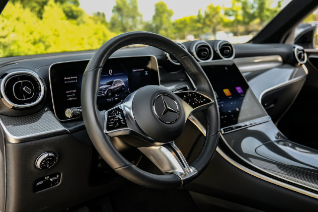 Used 2025 Mercedes-Benz GLC 300 4MATIC image 18
