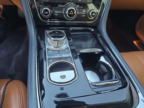 Used 2014 Jaguar XJ L Portfolio image 38