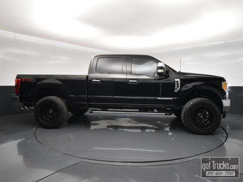 Used 2017 Ford F250 Lariat w/ Lariat Ultimate Package AWD/4WD image 54