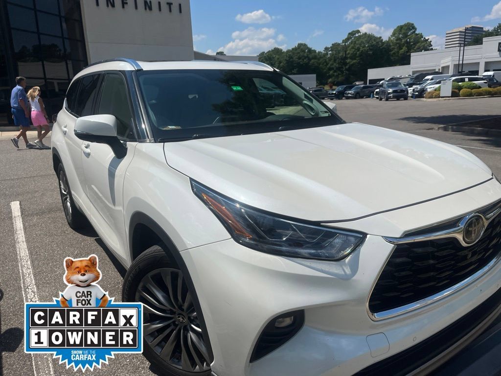 Used 2021 Toyota Highlander Platinum FWD image 1