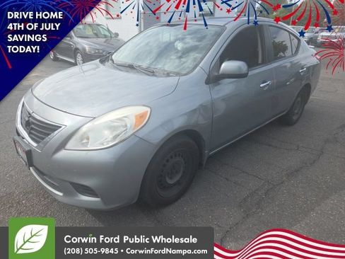Used 2013 Nissan Versa SV FWD image 1