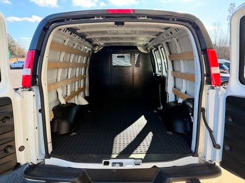 Used 2024 Chevrolet Express 2500 w/ Driver Convenience Package image 14
