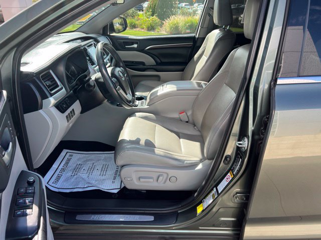 Used 2016 Toyota Highlander Limited AWD/4WD image 24