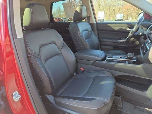 Certified 2025 Nissan Pathfinder SL w/ SL Premium Package image 25