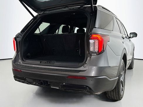 Used 2025 Ford Explorer ST-Line w/ ST-Line Street Pack image 25