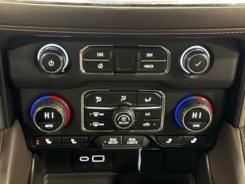 Used 2024 Chevrolet Suburban LT image 30