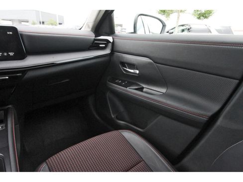 Certified 2025 Nissan Kicks SR FWD image 14