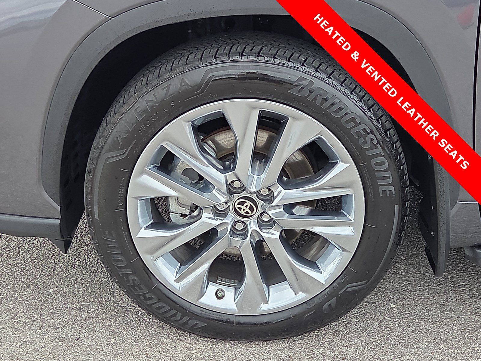 Used 2025 Toyota Highlander Limited FWD image 7