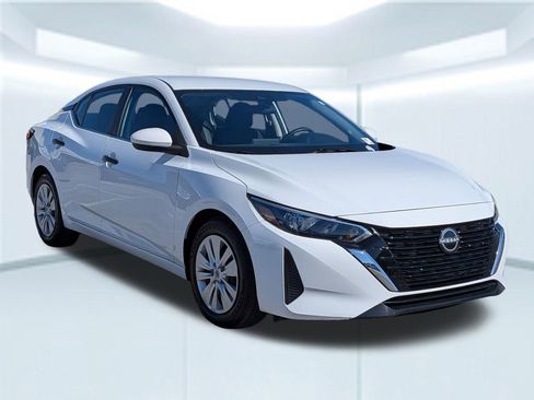 Used 2025 Nissan Sentra S image 8