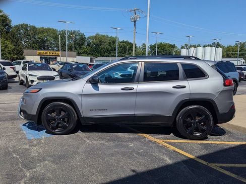 Used 2017 Jeep Cherokee Sport w/ Cold Weather Group FWD image 6
