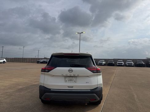 Used 2023 Nissan Rogue SV w/ SV Premium B Package FWD image 17