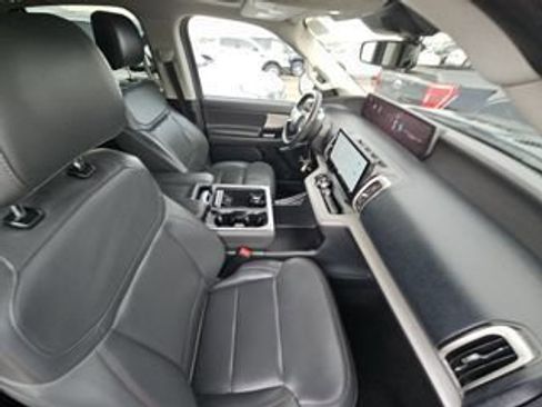 Used 2025 Ford Expedition Active AWD/4WD image 6