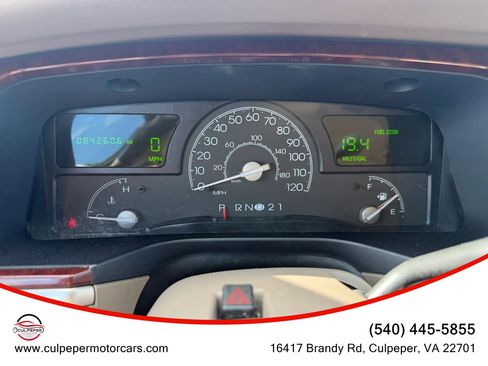Used 2004 Lincoln Town Car Signature RWD image 18