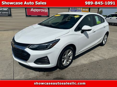Used 2019 Chevrolet Cruze LT FWD image 1