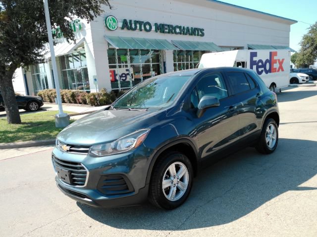 Used 2022 Chevrolet Trax LS w/ Tint and Cruise Package AWD/4WD image 1