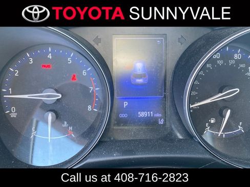 Used 2018 Toyota C-HR XLE FWD image 3