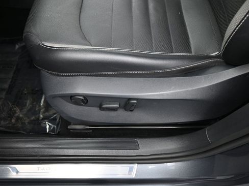 Used 2022 Volkswagen Taos SEL w/ Panoramic Sunroof Package image 15