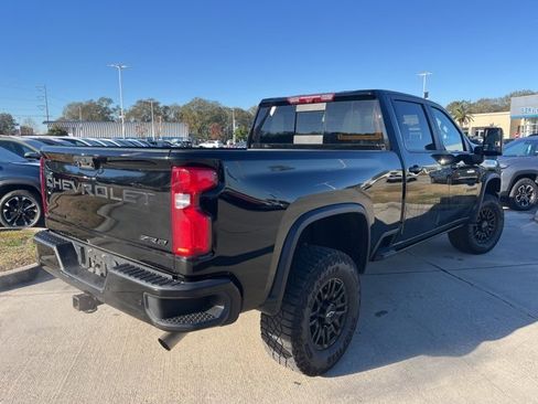 Used 2024 Chevrolet Silverado 2500 ZR2 w/ Technology Package image 11