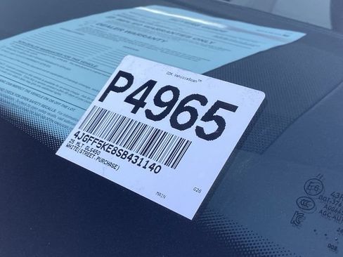 Used 2025 Mercedes-Benz GLS 450 4MATIC image 41