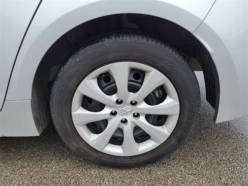 Used 2024 Toyota Corolla LE image 7