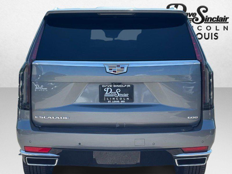 Used 2021 Cadillac Escalade Premium Luxury w/ Driver Assist Tech Package AWD/4WD image 4