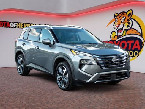 Used 2026 Nissan Rogue SL AWD/4WD image 3