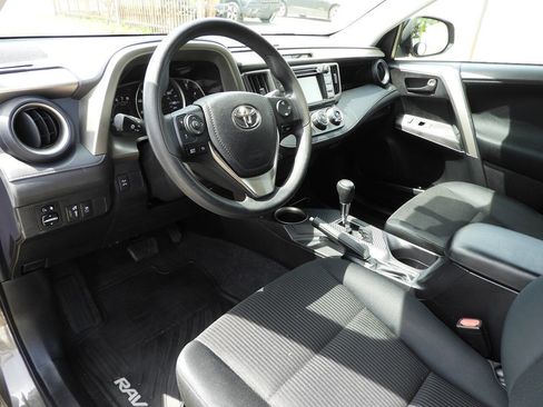 Used 2015 Toyota RAV4 LE w/ Four Season Floor Mat Package AWD/4WD image 17