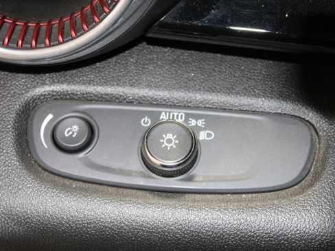Used 2025 Chevrolet Trax RS w/ Driver Confidence Package FWD image 19