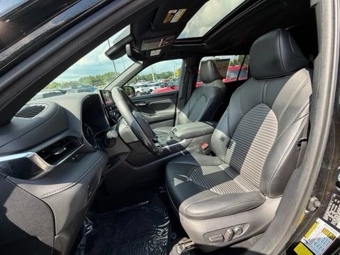 Used 2021 Toyota Highlander XSE AWD/4WD image 12