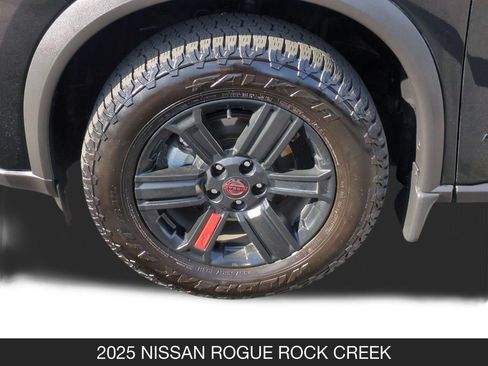 Used 2025 Nissan Rogue SV AWD/4WD image 11