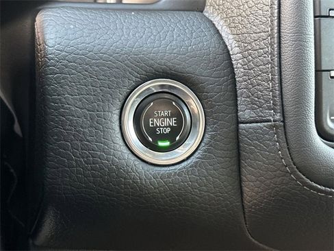 Used 2021 GMC Yukon XL Denali w/ Denali Premium Package image 16