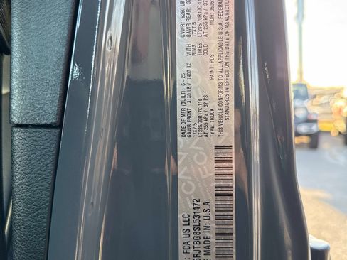 Certified 2025 Jeep Gladiator Rubicon w/ Safety Group image 34