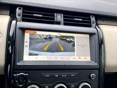 Used 2019 Land Rover Discovery SE AWD/4WD image 30