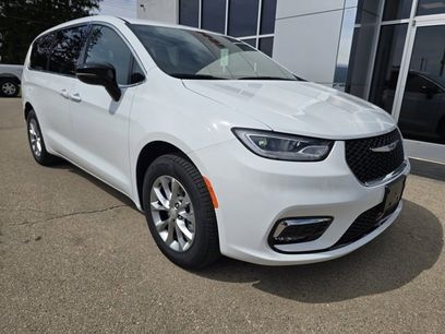 New 2026 Chrysler Pacifica Select
