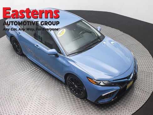 Used 2023 Toyota Camry XSE FWD image 3