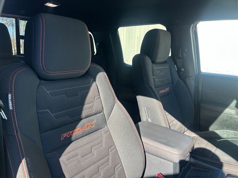 Used 2022 Nissan Frontier PRO-4X image 15