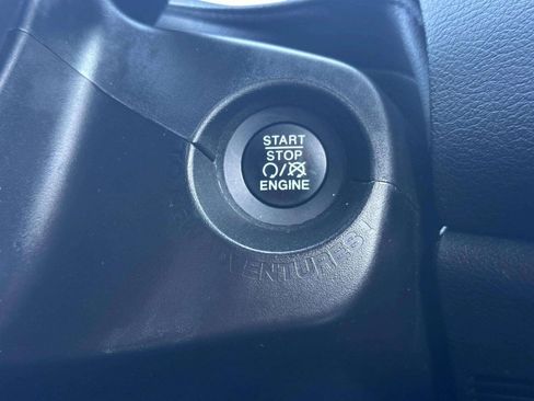 Used 2022 Jeep Renegade Latitude AWD/4WD image 12