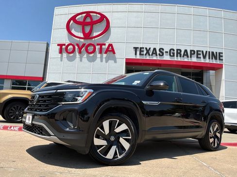 Used 2026 Volkswagen Atlas Cross Sport SE AWD/4WD image 2