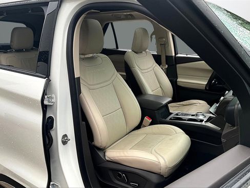 Used 2020 Ford Explorer Platinum w/ Premium Technology Package image 30