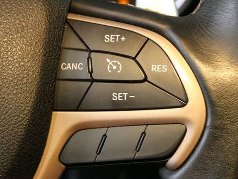 Used 2017 Jeep Grand Cherokee Overland image 24