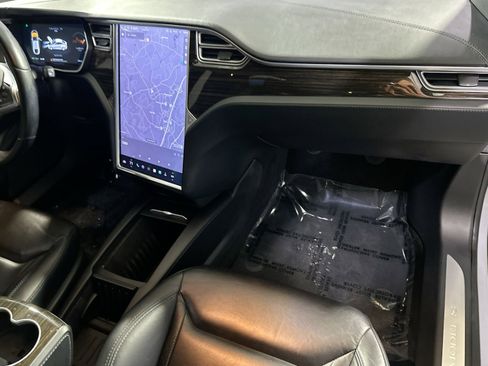 Used 2016 Tesla Model S 70 image 32