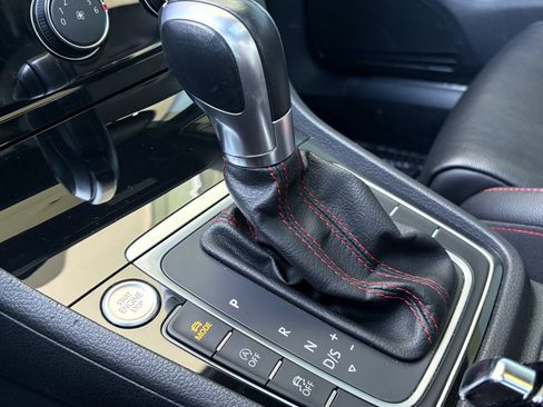 Used 2019 Volkswagen GTI SE image 13