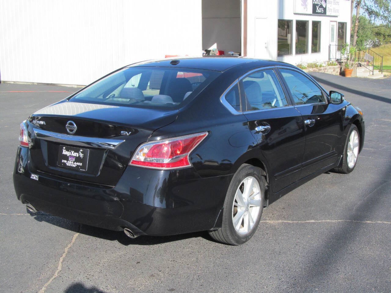 Used 2015 Nissan Altima 2.5 SV w/ Convenience Package FWD image 4