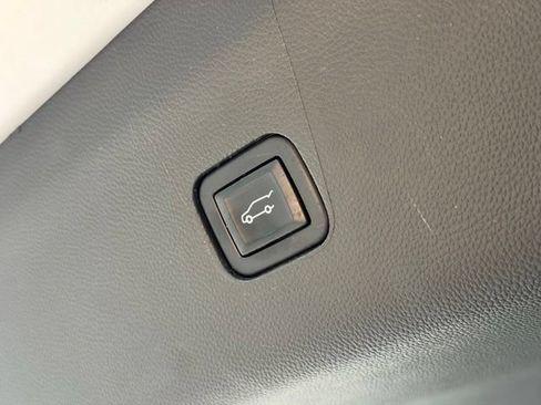 Used 2021 Buick Enclave Essence w/ Sound and Sites Package FWD image 29