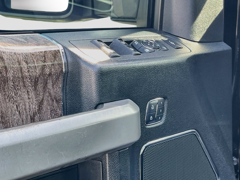 Used 2018 Ford F250 Lariat w/ Lariat Value Package AWD/4WD image 18