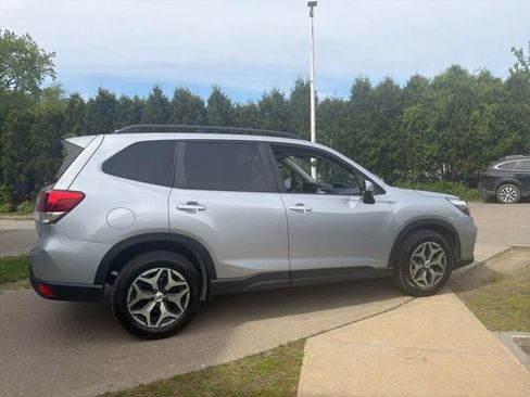 Used 2019 Subaru Forester Premium w/ All-Weather Package AWD/4WD image 8