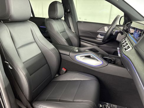 Certified 2025 Mercedes-Benz GLS 450 4MATIC image 31