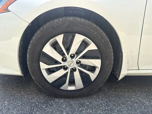 Used 2019 Nissan Altima 2.5 S FWD image 3