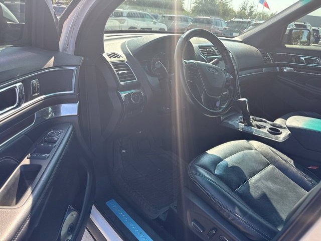 Used 2016 Ford Explorer Limited w/ Equipment Group 301A FWD image 10