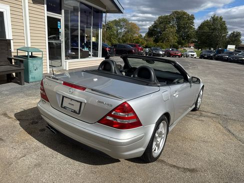 Used 2004 Mercedes-Benz SLK 32 AMG w/ Lighting Pkg image 24